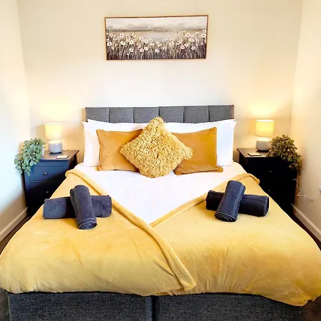 Terrance House, Modern, Spacious *