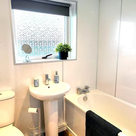 Terrance House, Modern, Spacious Apartment